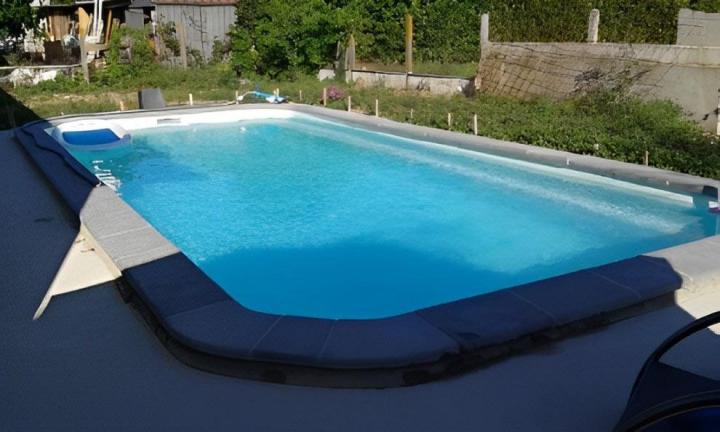 Poser une piscine en polyester Montauban