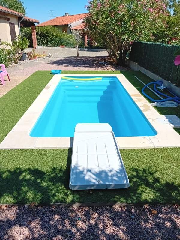 Petite piscine en coque polyester Montauban