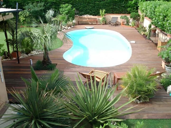 Petite piscine en coque polyester Montauban
